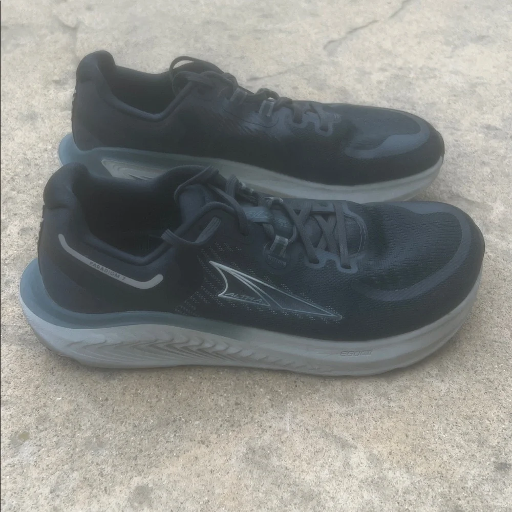 Altra Paradigm 7 Women's Dark Green Running Sneakers Size 9
